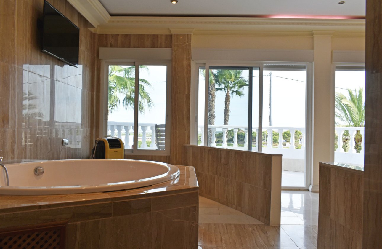 Resale - Villa -
Torremendo - Costa Blanca