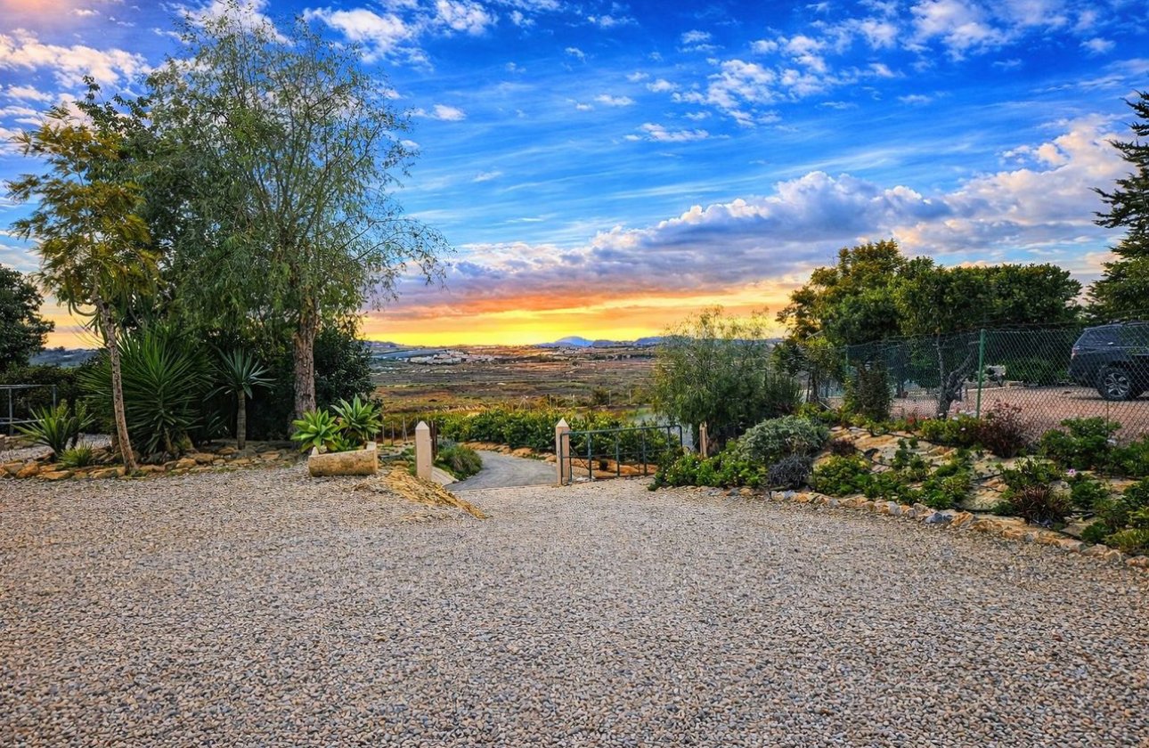 Resale - Villa -
Torremendo - Costa Blanca