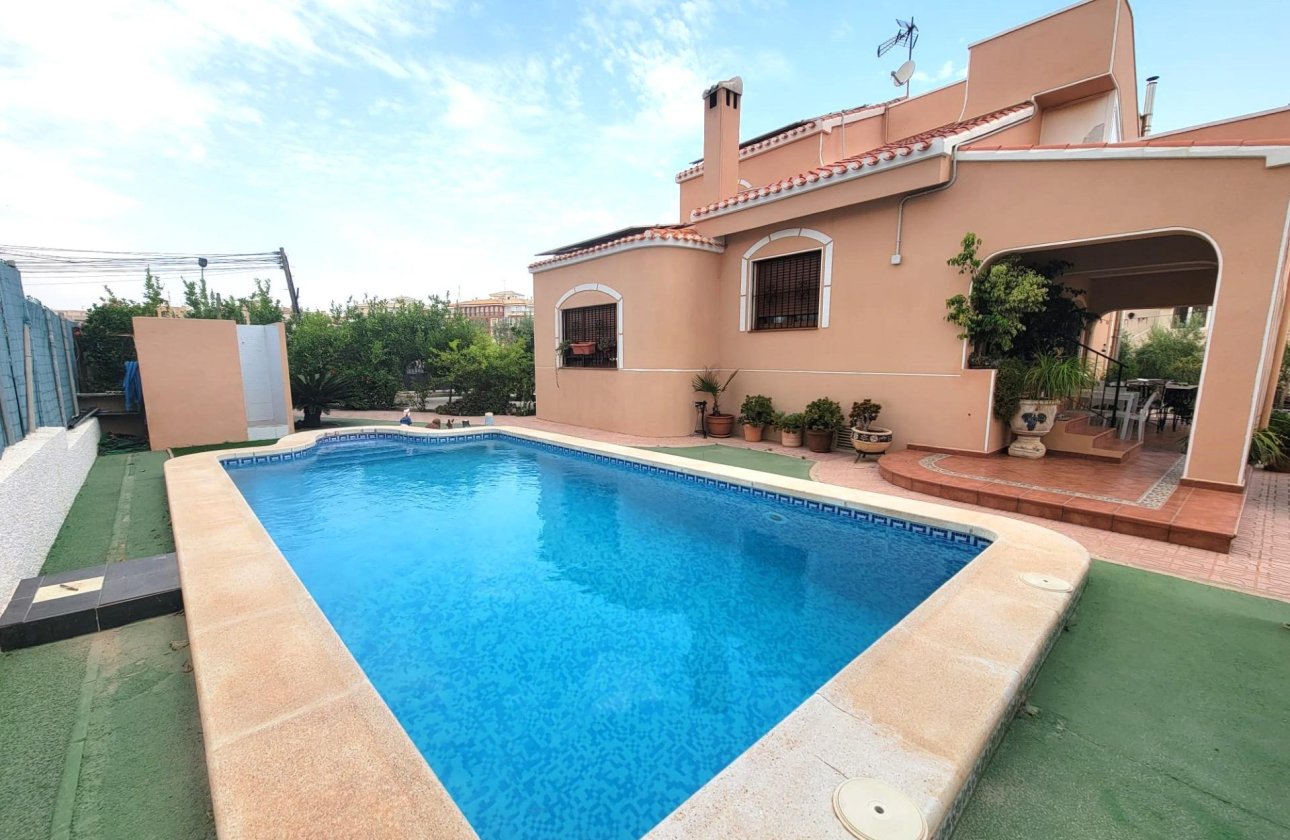 Resale - Villa -
Torrevieja - Aguas Nuevas