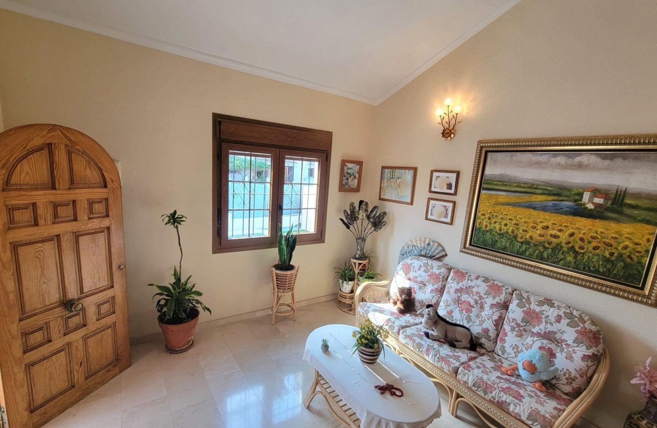 Resale - Villa -
Torrevieja - Aguas Nuevas