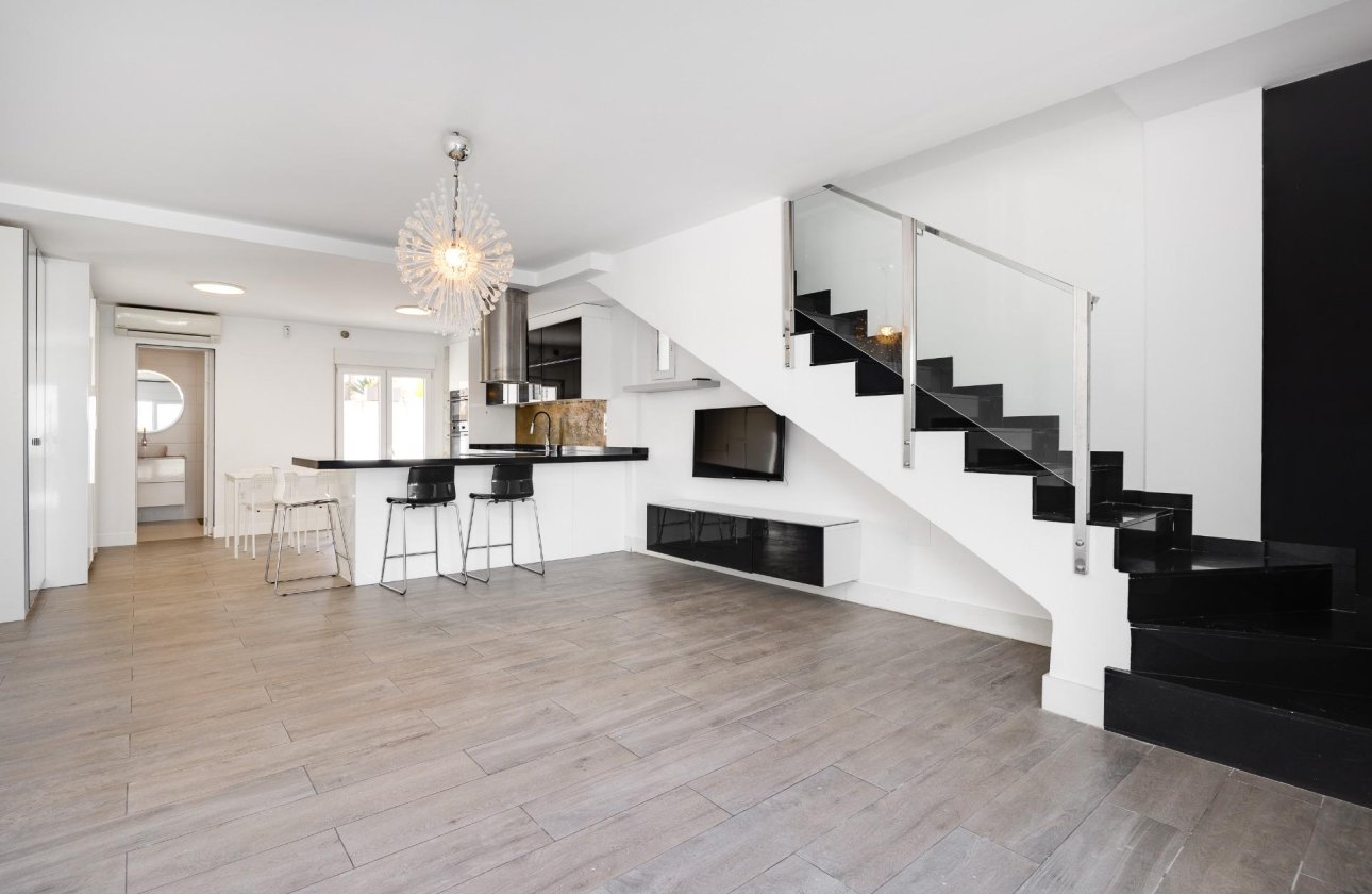 Resale - Villa -
Torrevieja - Aguas Nuevas