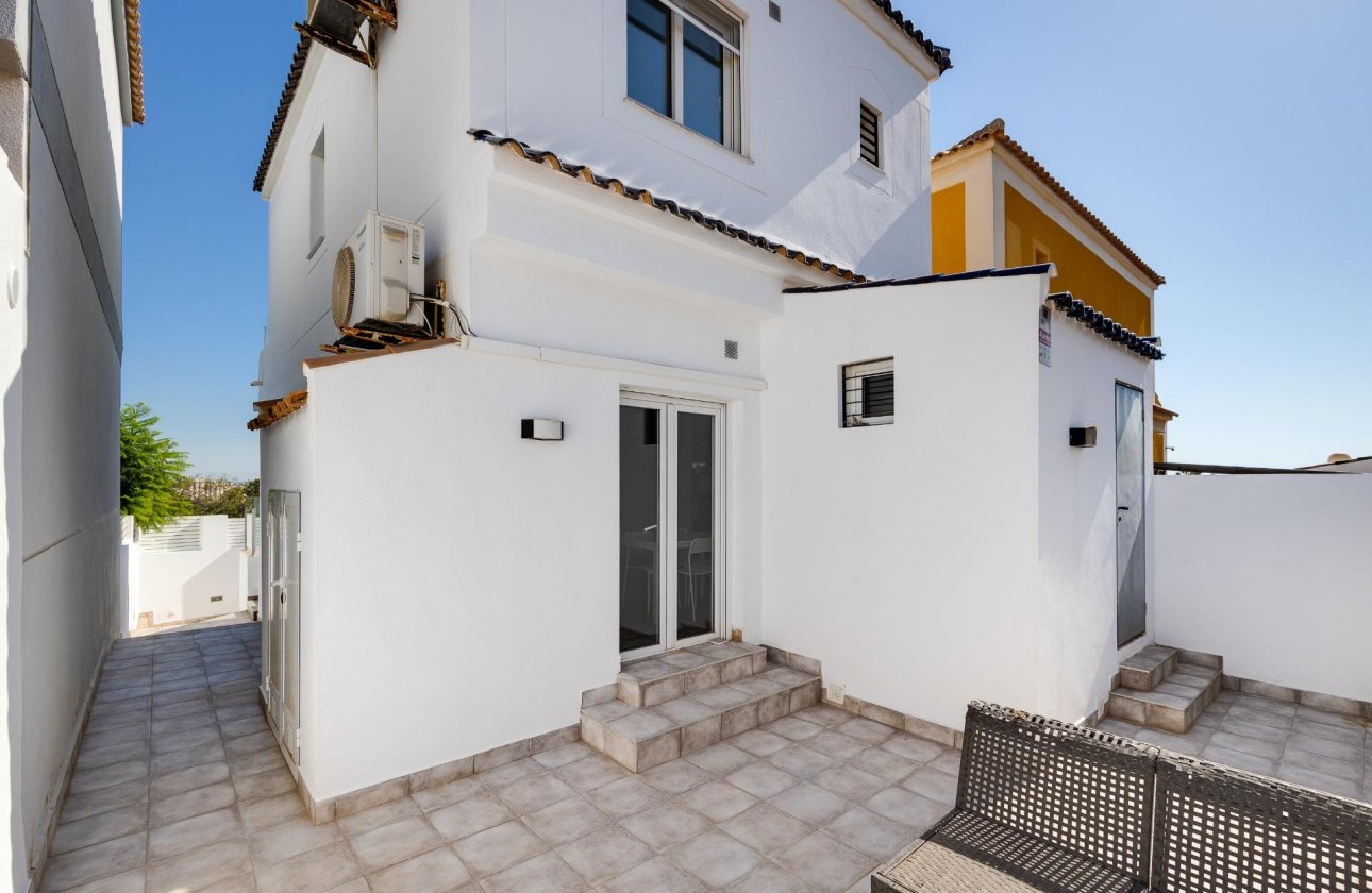 Resale - Villa -
Torrevieja - Aguas Nuevas