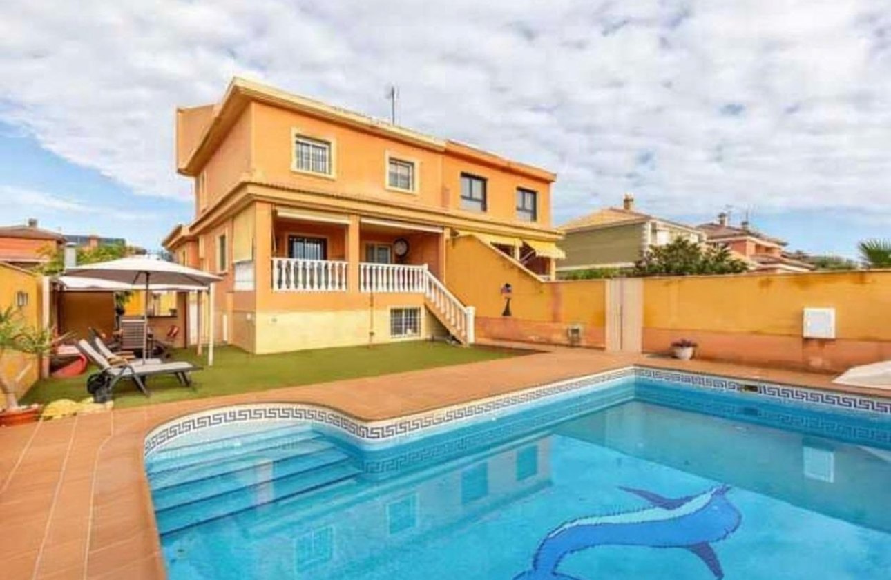 Resale - Villa -
Torrevieja - Aguas Nuevas