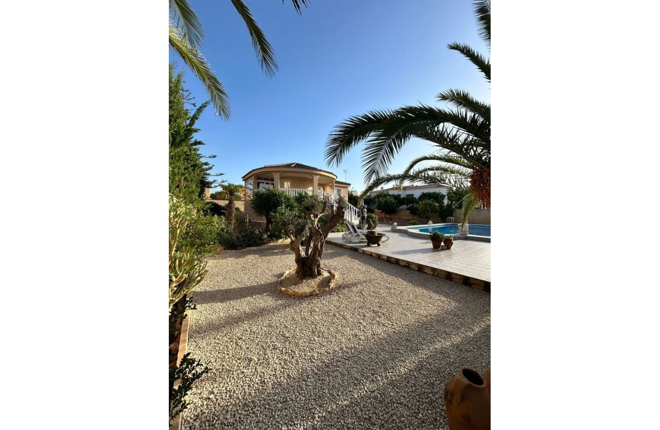 Resale - Villa -
Torrevieja - Aguas Nuevas