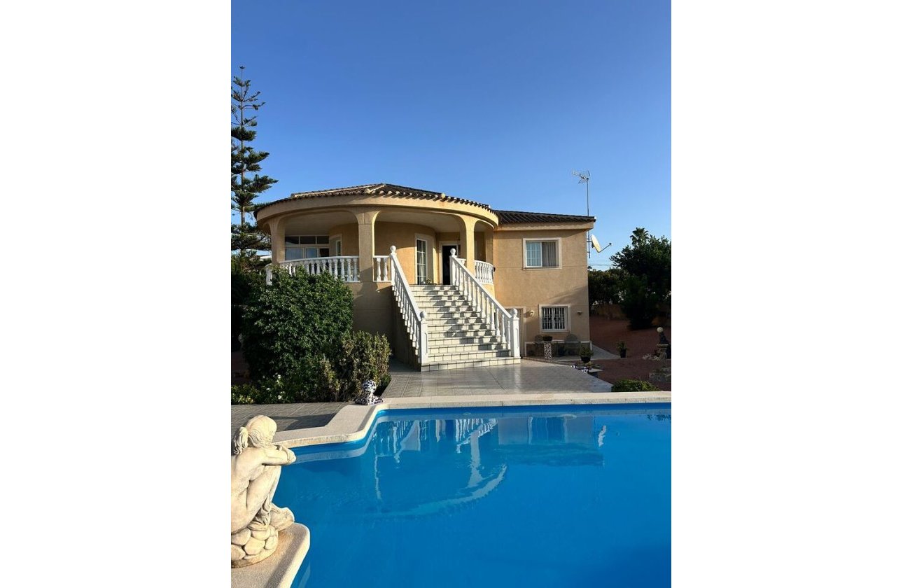 Resale - Villa -
Torrevieja - Aguas Nuevas