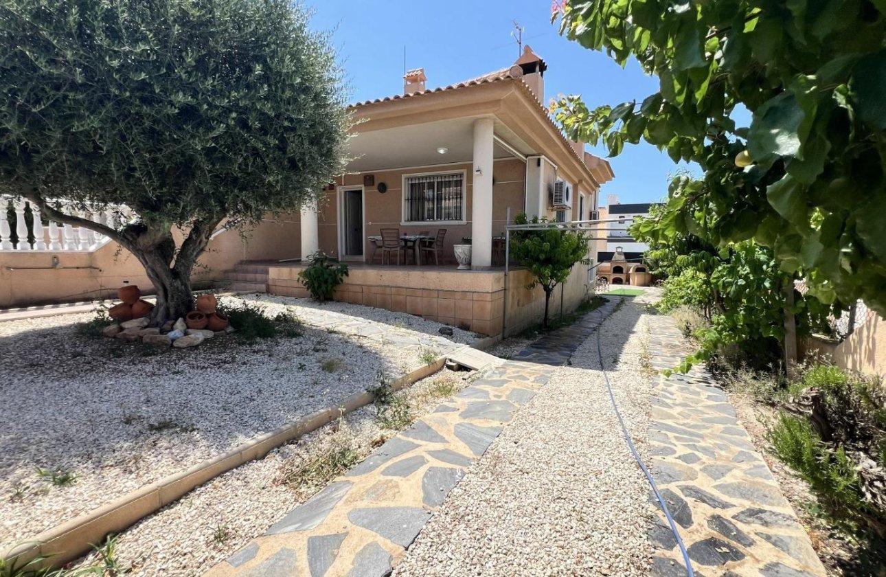 Resale - Villa -
Torrevieja - Aguas Nuevas