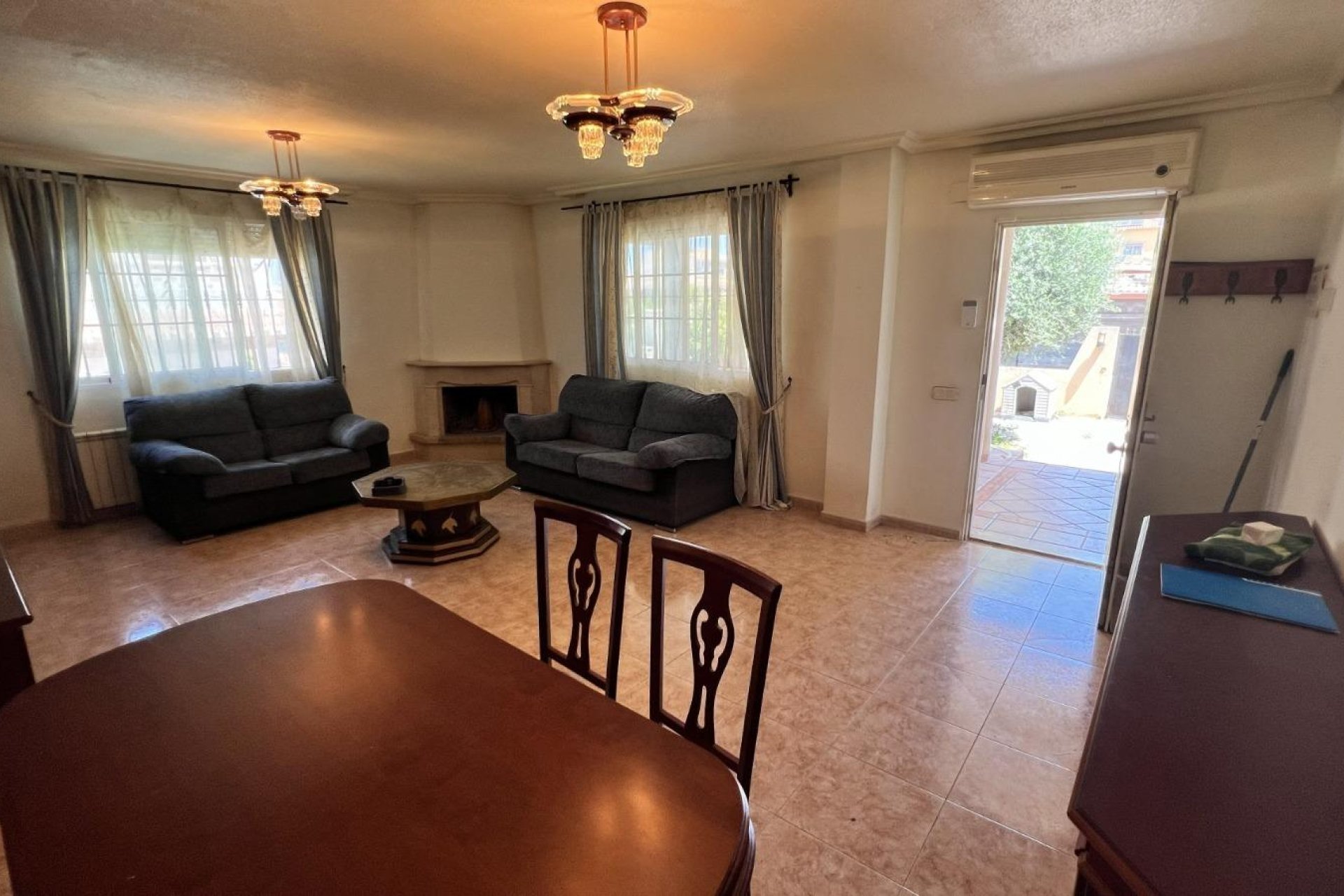 Resale - Villa -
Torrevieja - Aguas Nuevas