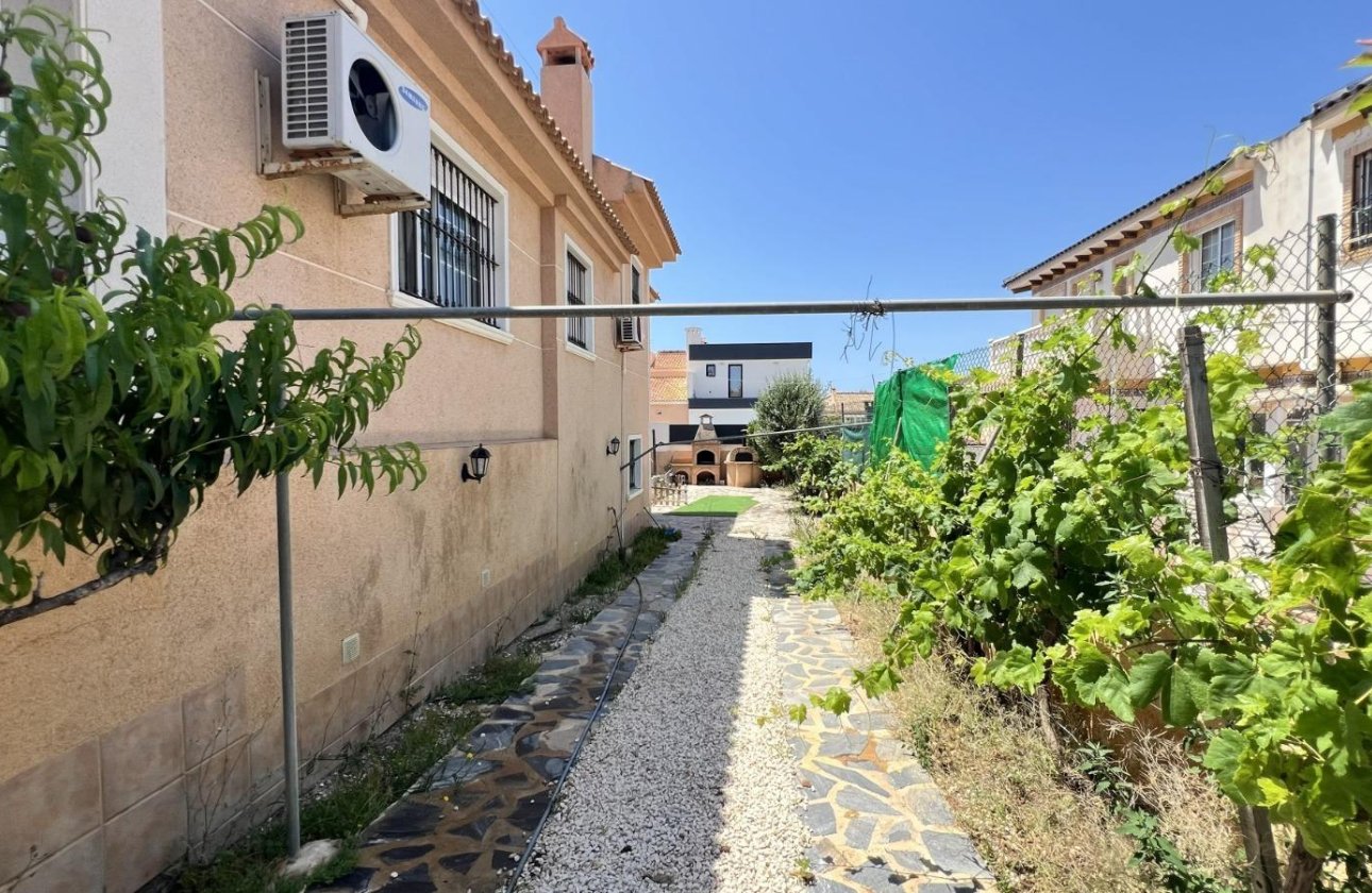 Resale - Villa -
Torrevieja - Aguas Nuevas