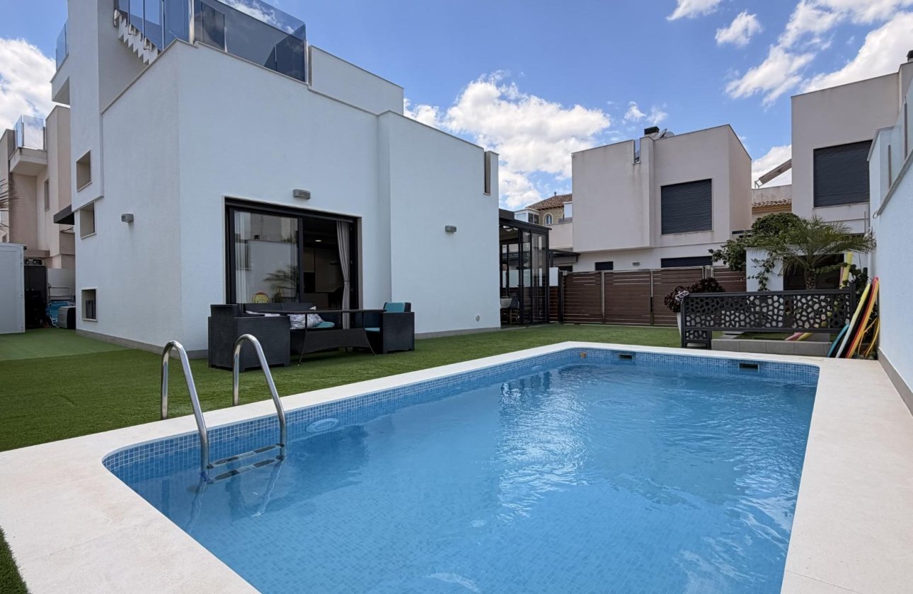 Resale - Villa -
Torrevieja - Aguas Nuevas