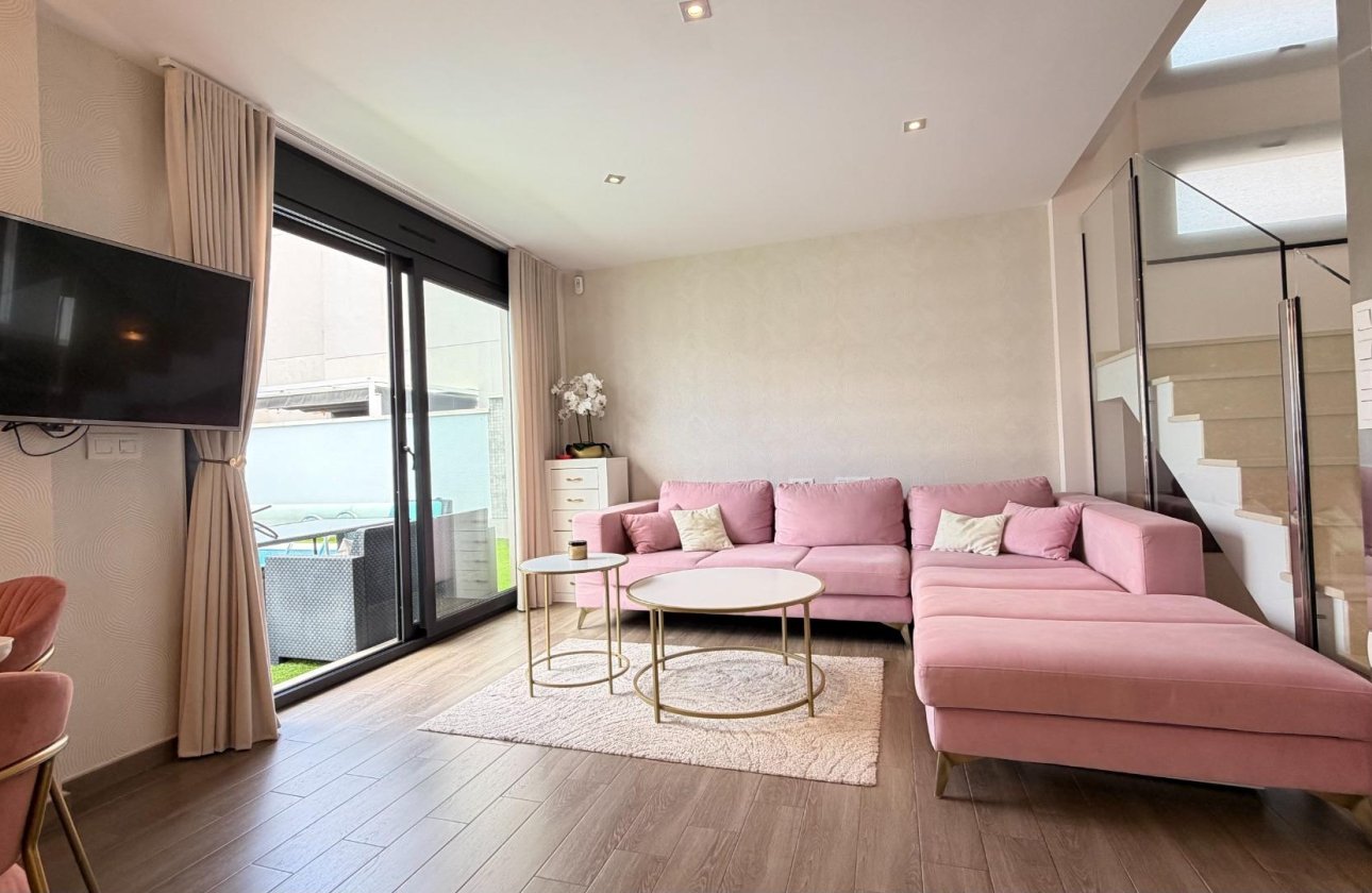 Resale - Villa -
Torrevieja - Aguas Nuevas