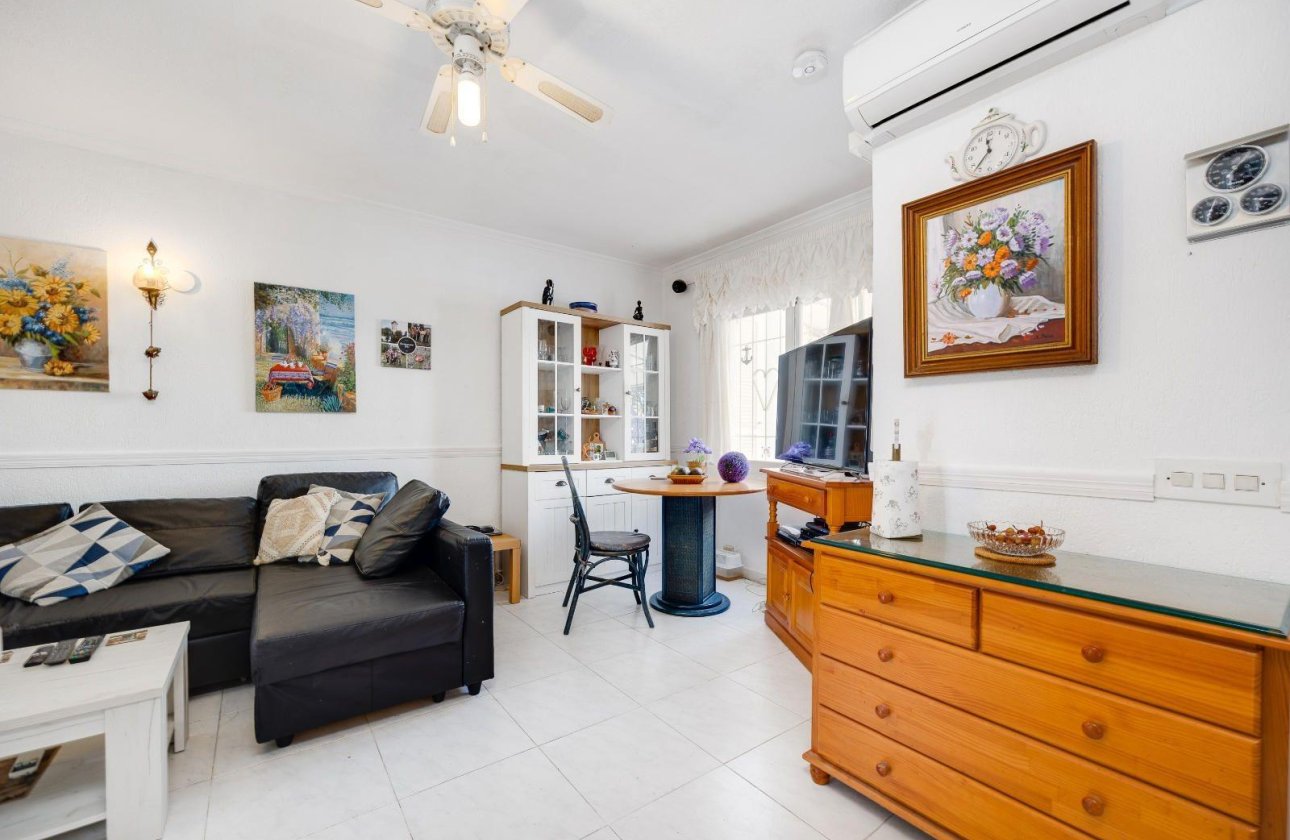 Resale - Villa -
Torrevieja - Calas Blanca