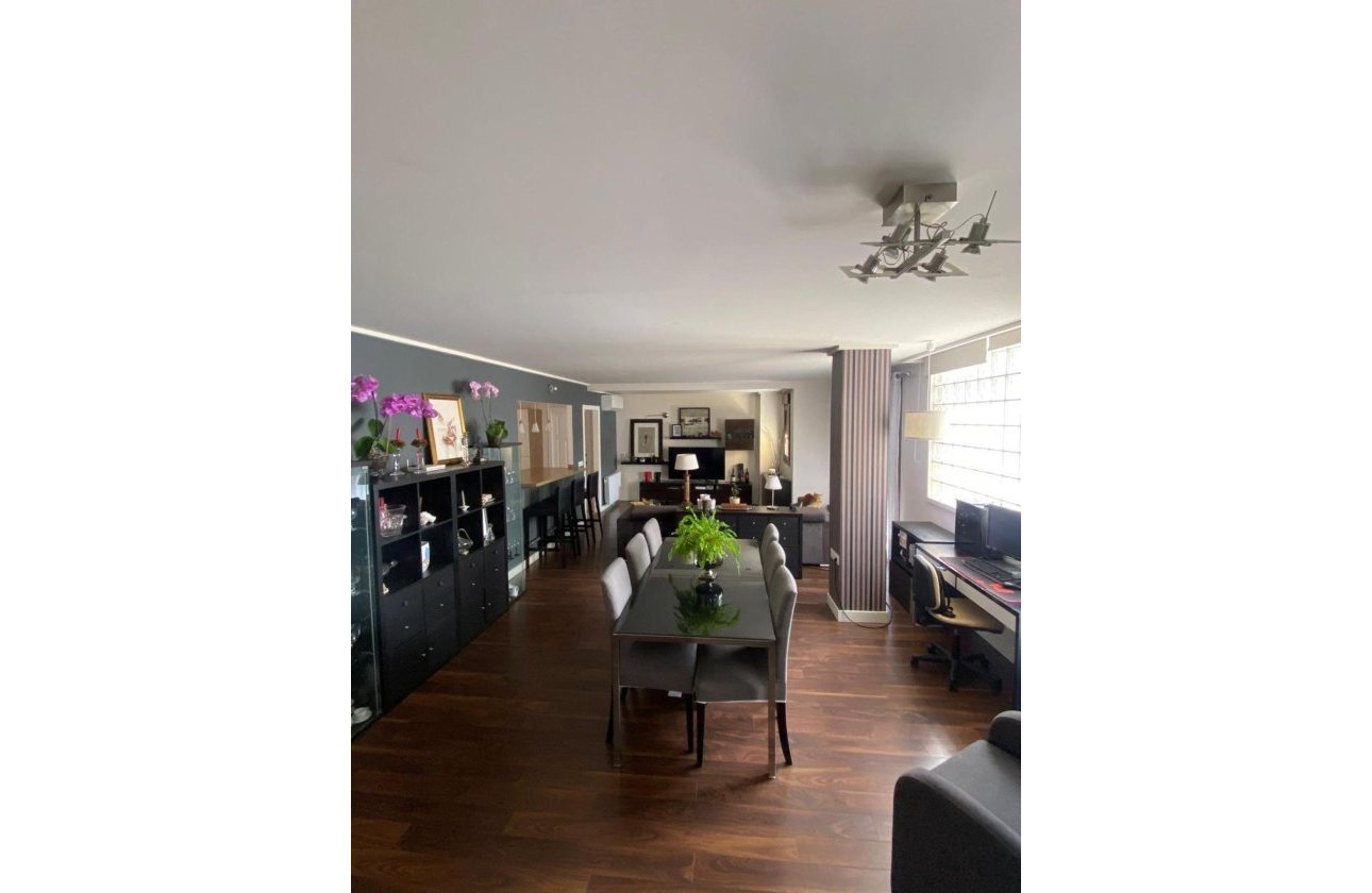 Resale - Villa -
Torrevieja - Centro - Muelle Pesquero