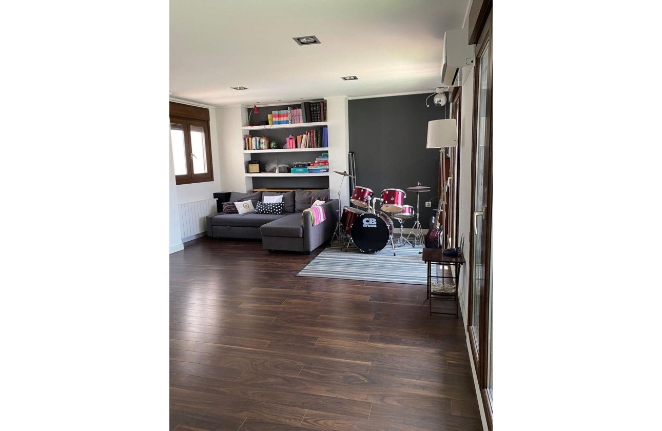 Resale - Villa -
Torrevieja - Centro - Muelle Pesquero