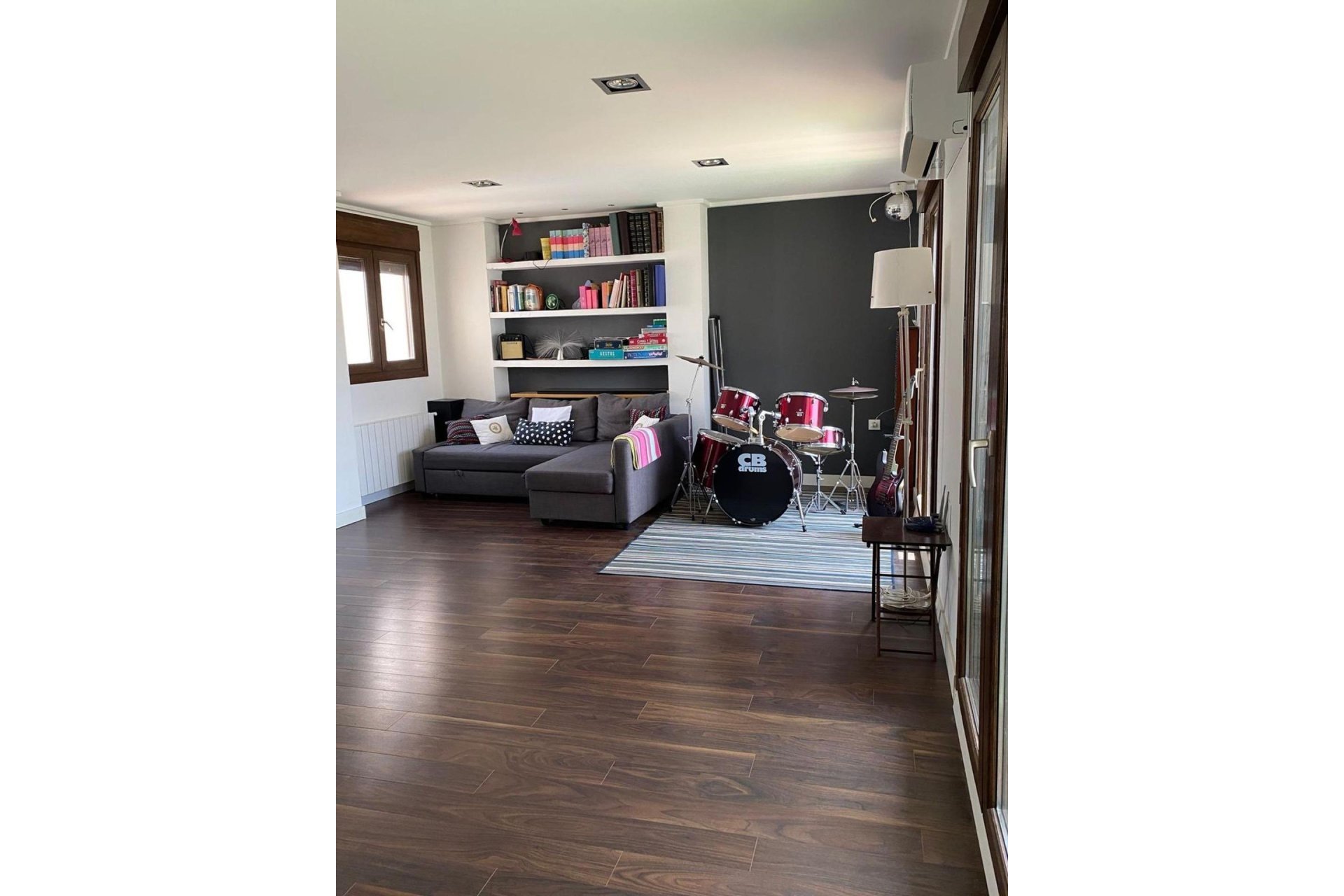 Resale - Villa -
Torrevieja - Centro - Muelle Pesquero