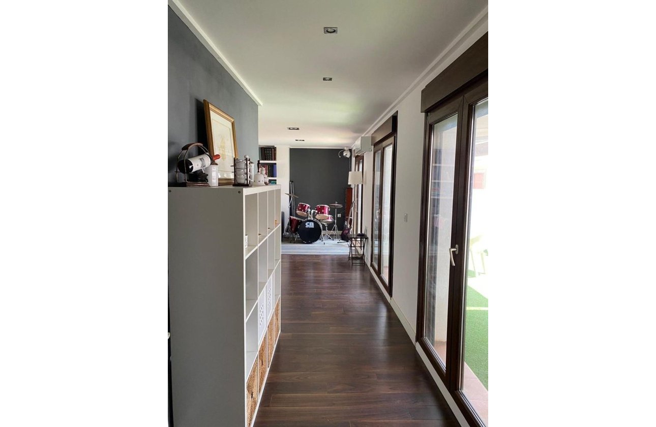 Resale - Villa -
Torrevieja - Centro - Muelle Pesquero