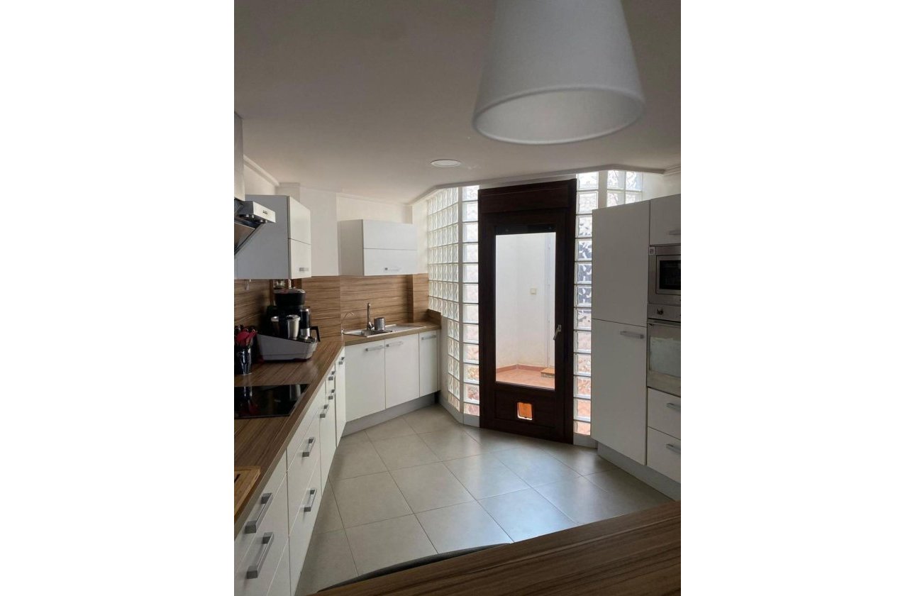 Resale - Villa -
Torrevieja - Centro - Muelle Pesquero