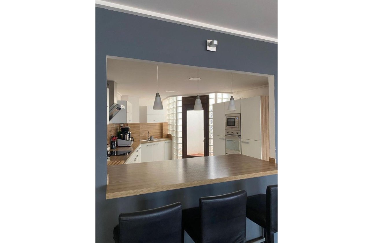 Resale - Villa -
Torrevieja - Centro - Muelle Pesquero