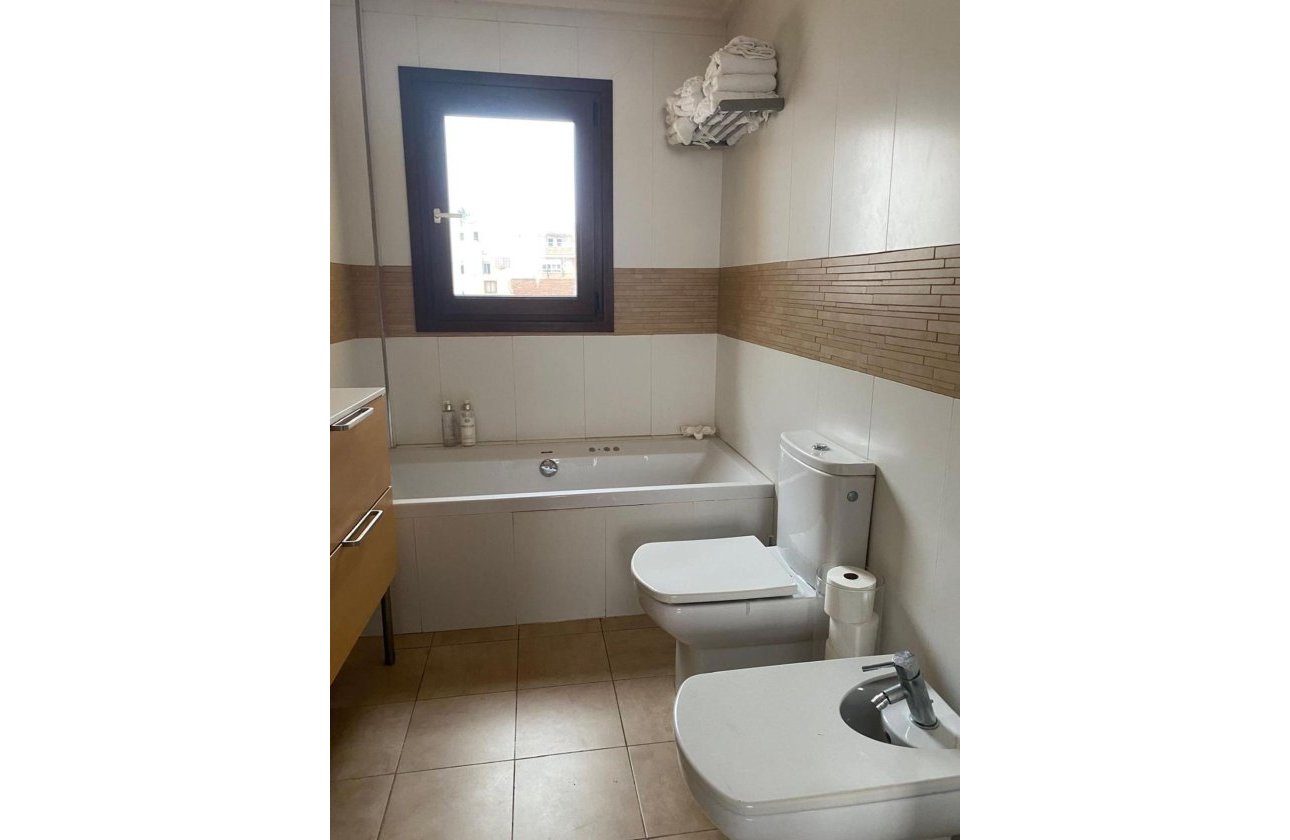 Resale - Villa -
Torrevieja - Centro - Muelle Pesquero