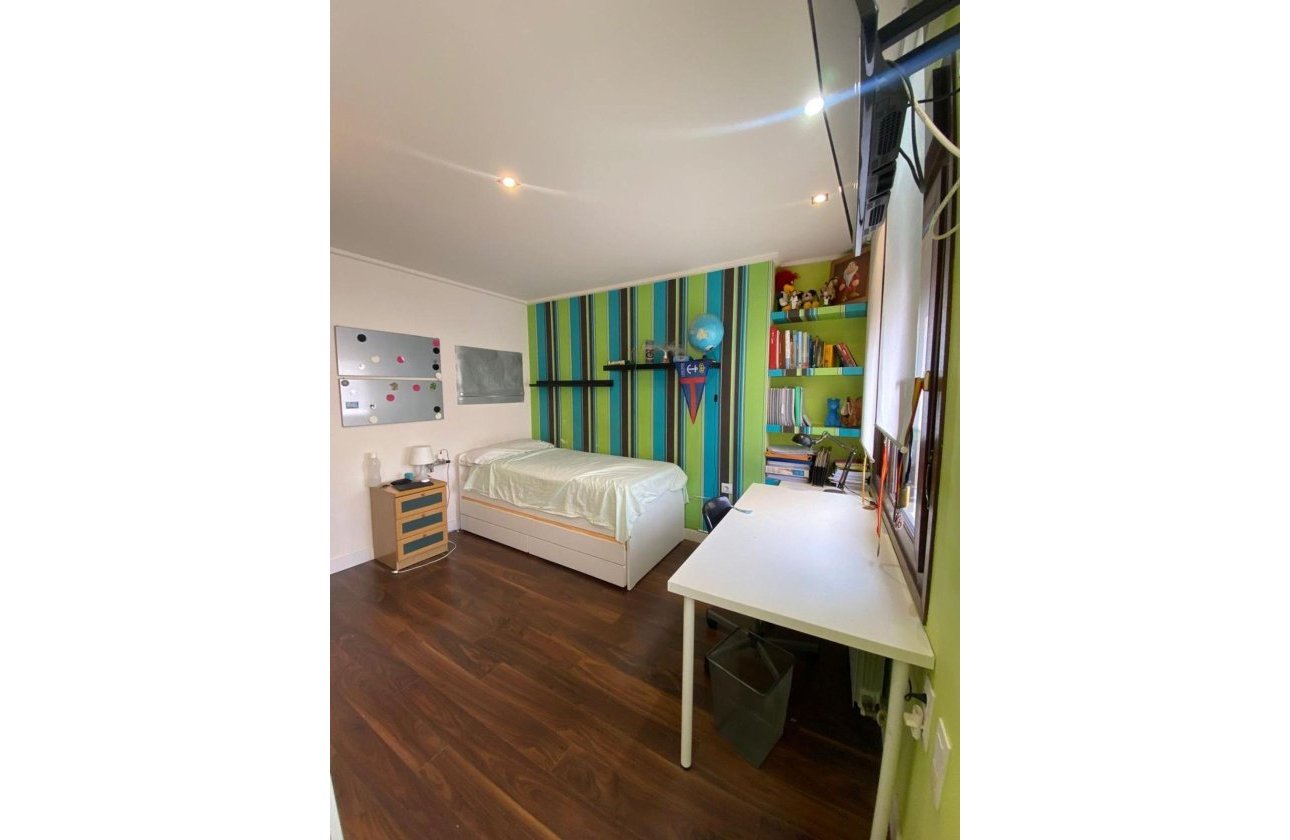 Resale - Villa -
Torrevieja - Centro - Muelle Pesquero