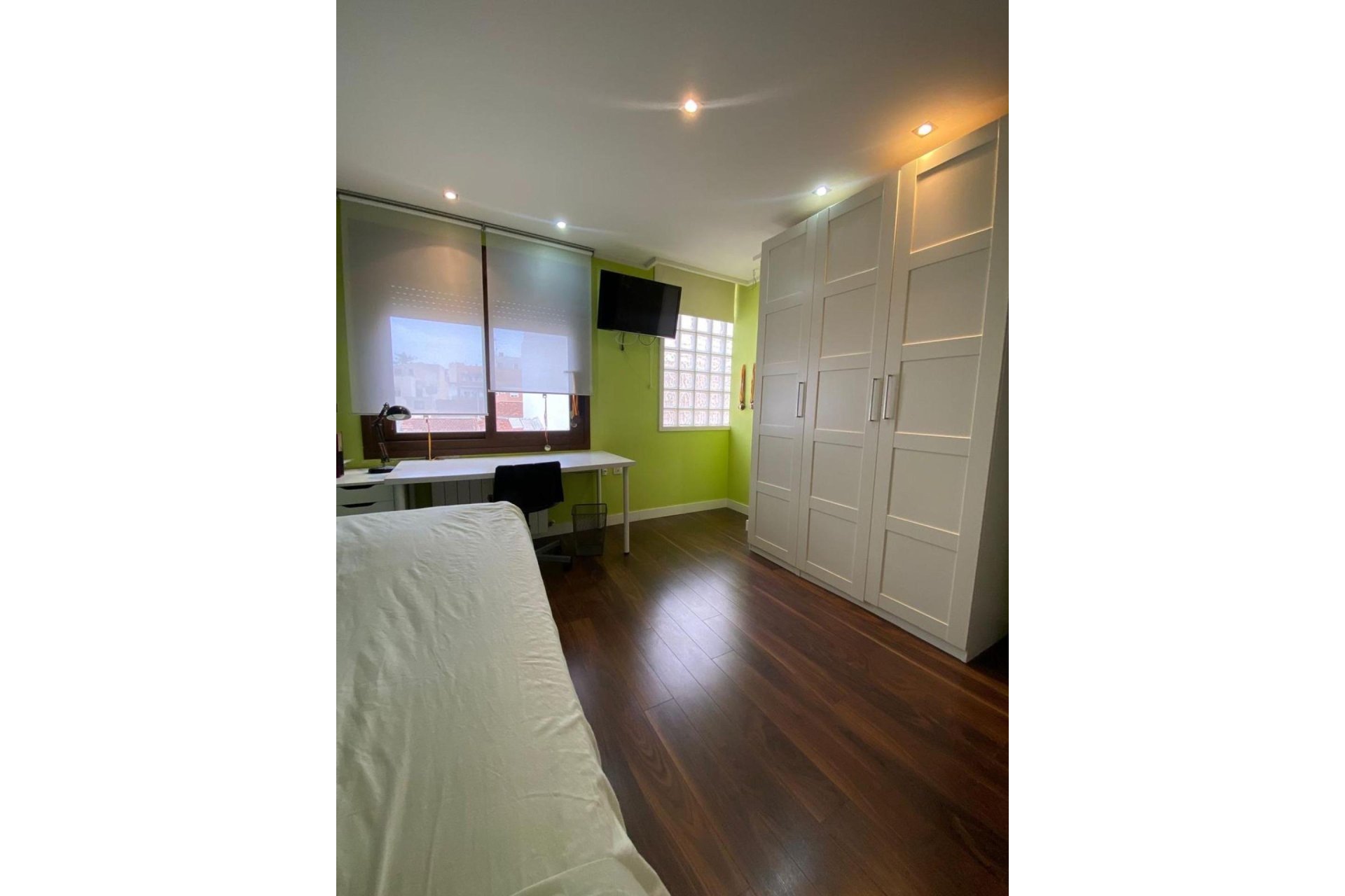 Resale - Villa -
Torrevieja - Centro - Muelle Pesquero