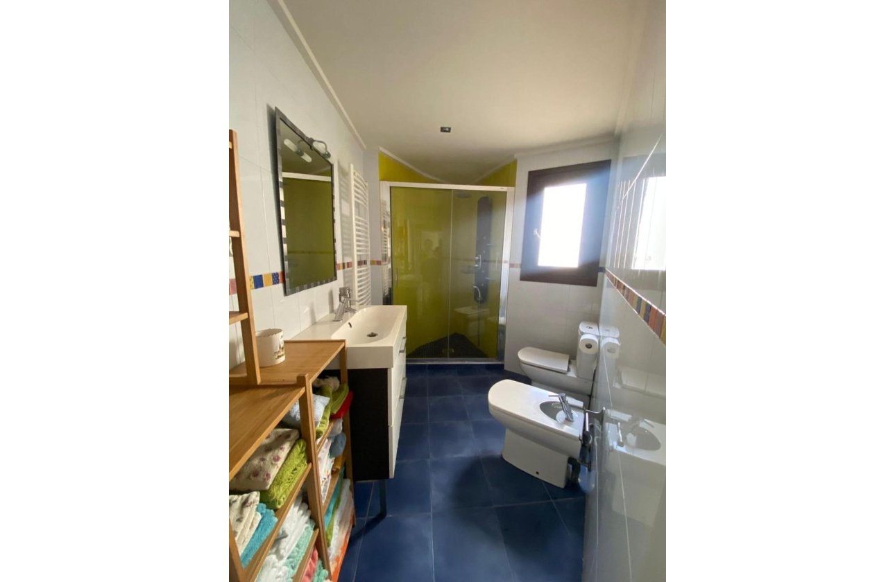 Resale - Villa -
Torrevieja - Centro - Muelle Pesquero