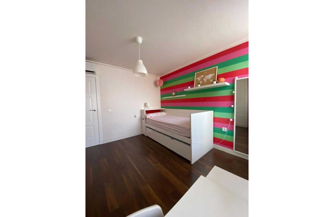 Resale - Villa -
Torrevieja - Centro - Muelle Pesquero