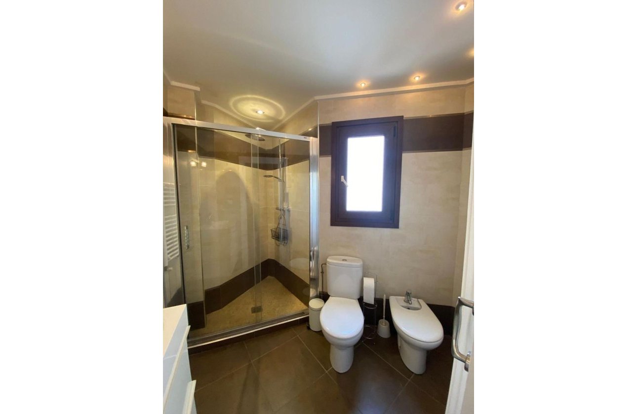 Resale - Villa -
Torrevieja - Centro - Muelle Pesquero