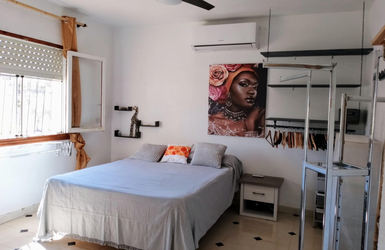 Resale - Villa -
Torrevieja - Costa Blanca