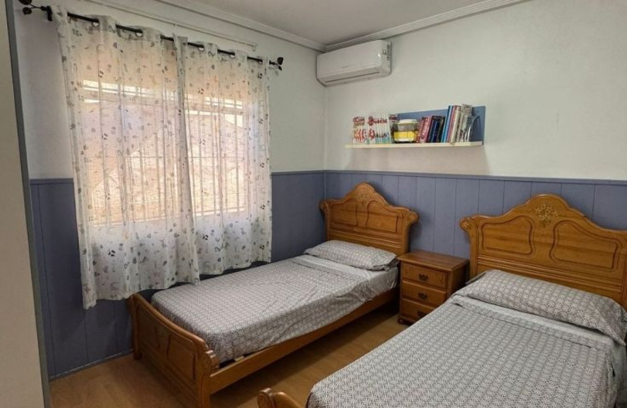 Resale - Villa -
Torrevieja - Costa Blanca