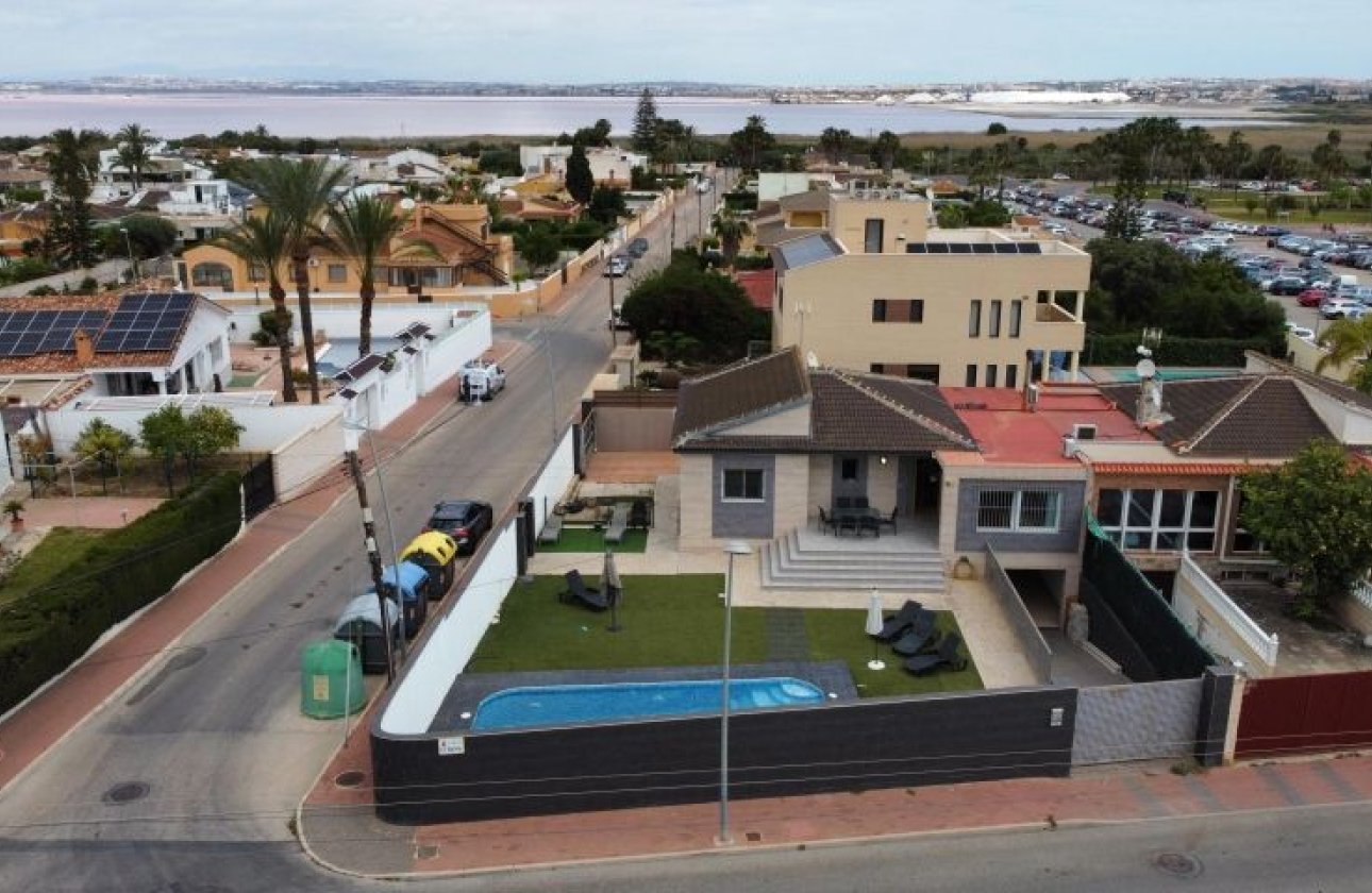 Resale - Villa -
Torrevieja - Costa Blanca