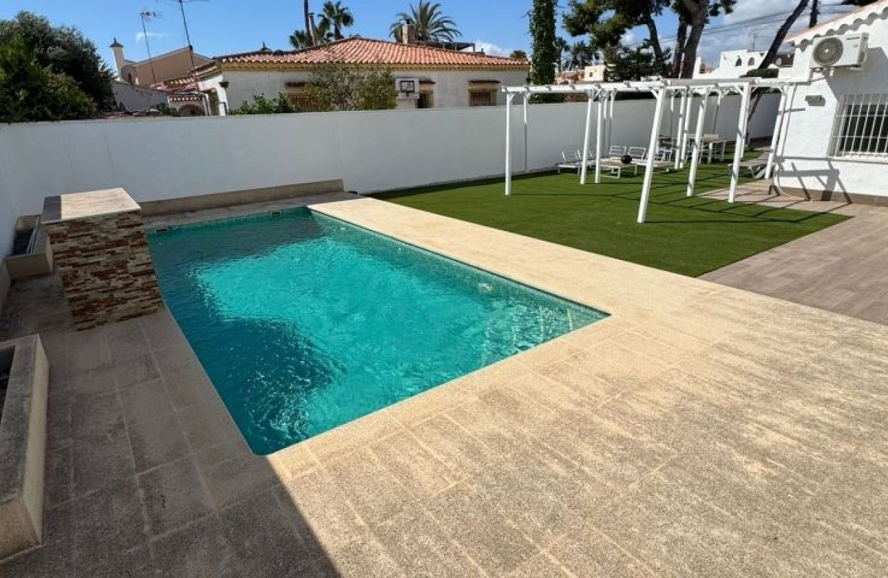 Resale - Villa -
Torrevieja - Costa Blanca