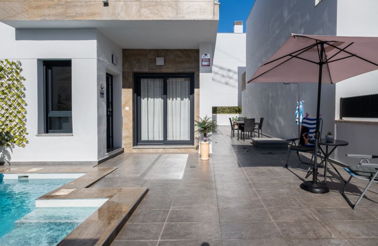 Resale - Villa -
Torrevieja - Costa Blanca