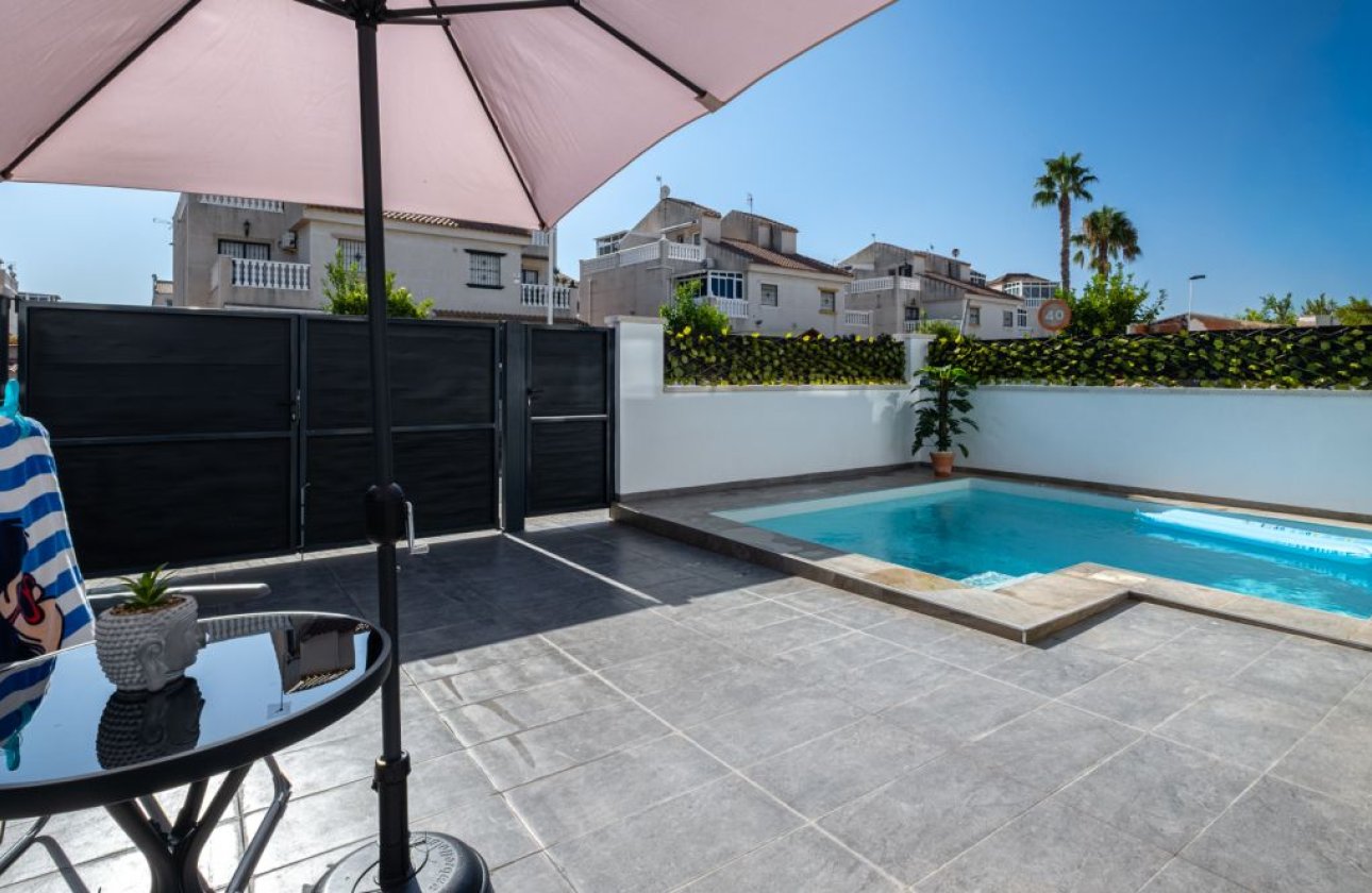 Resale - Villa -
Torrevieja - Costa Blanca