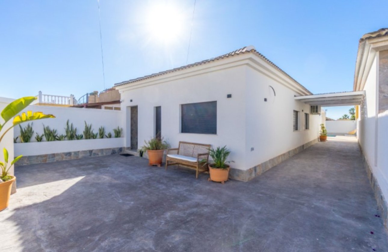 Resale - Villa -
Torrevieja - Costa Blanca