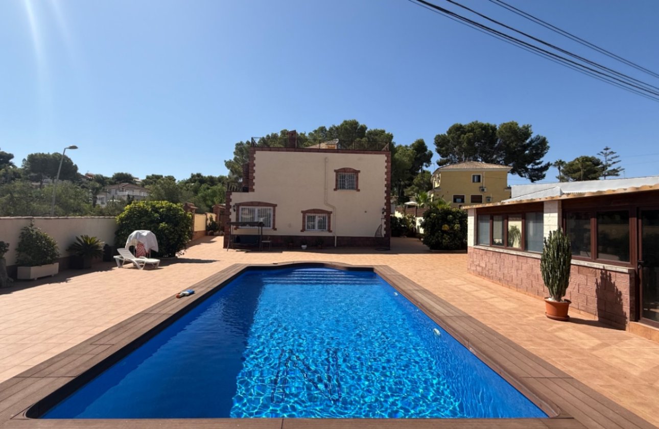 Resale - Villa -
Torrevieja - Costa Blanca