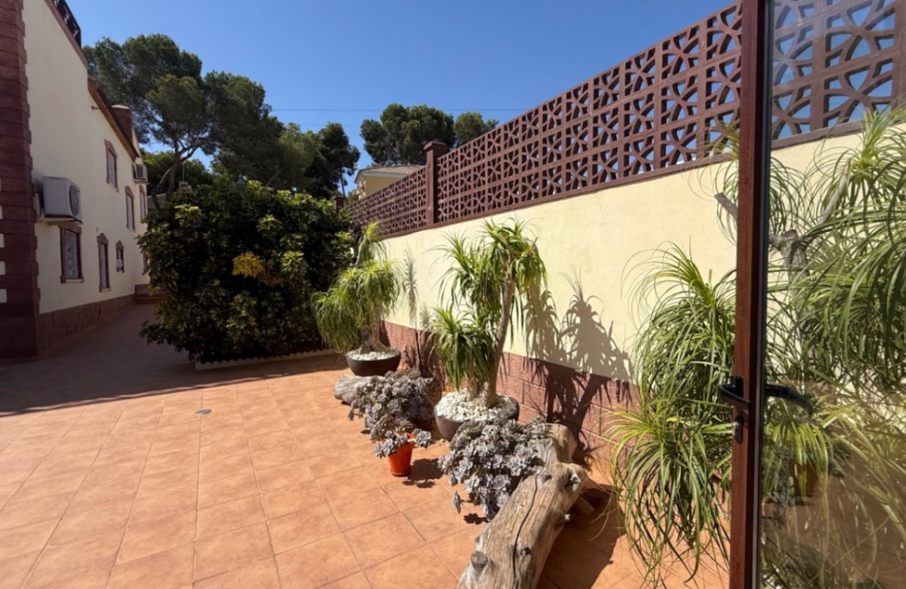 Resale - Villa -
Torrevieja - Costa Blanca