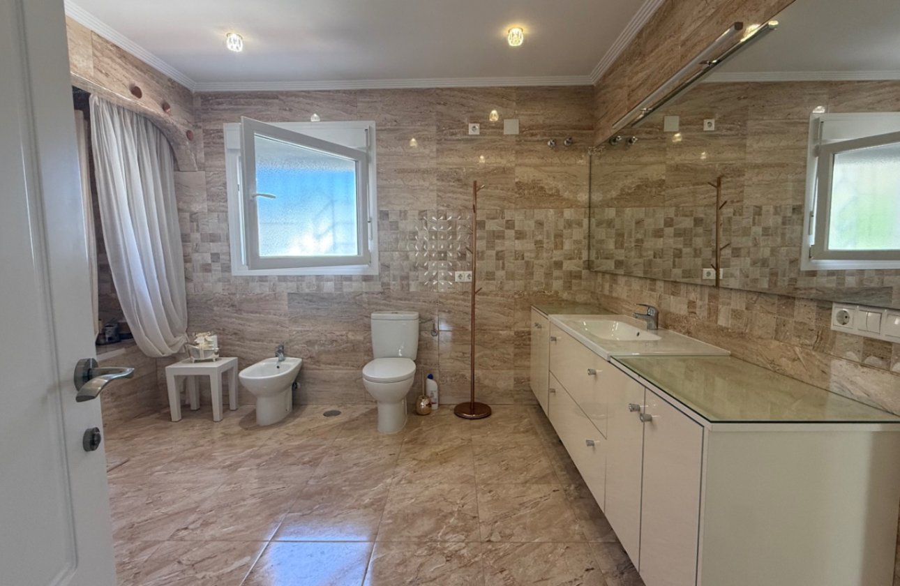 Resale - Villa -
Torrevieja - Costa Blanca