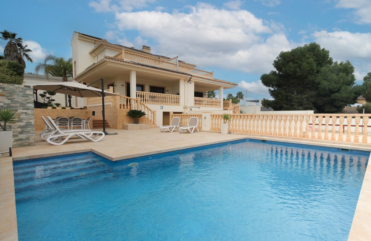 Resale - Villa -
Torrevieja - Costa Blanca