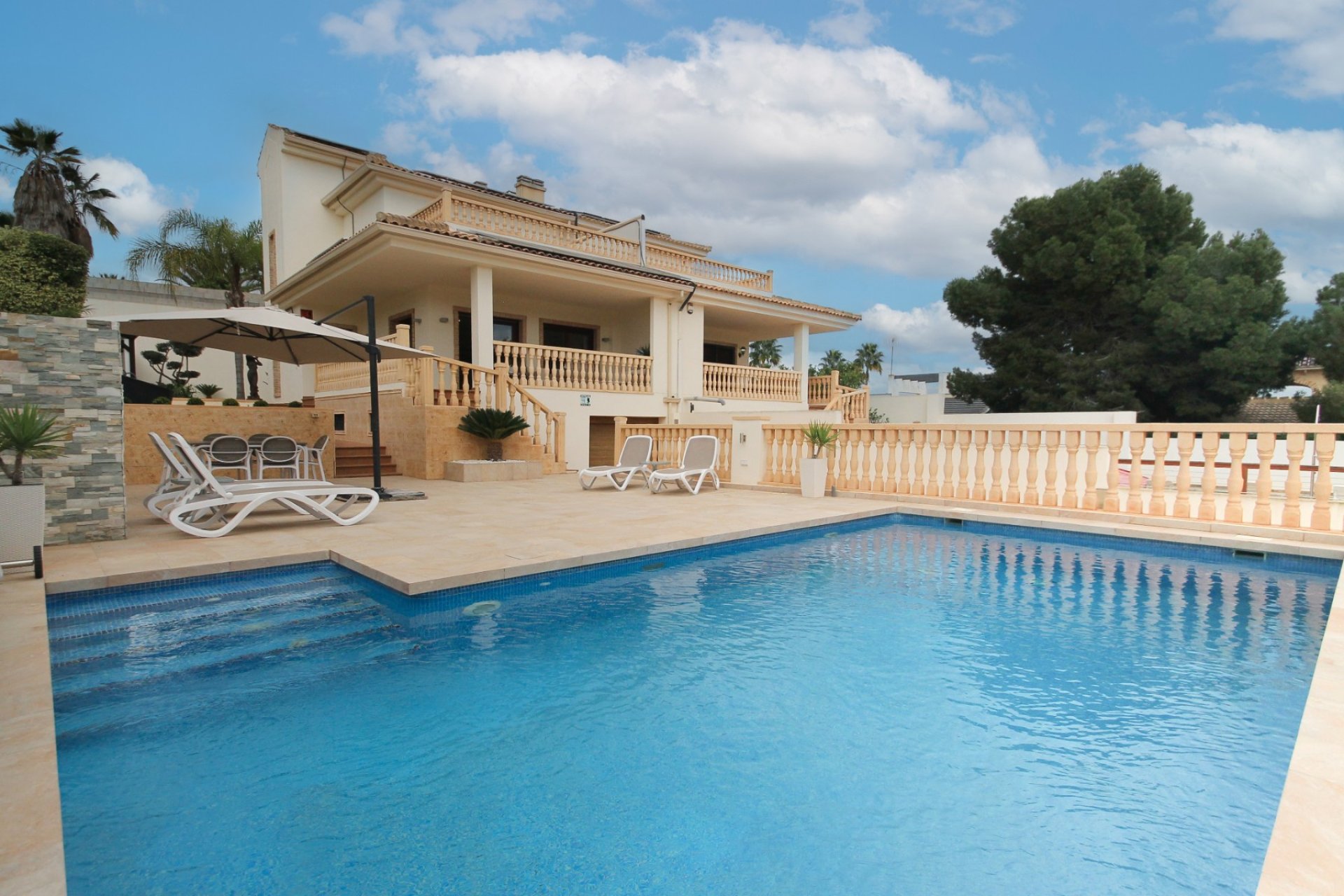 Resale - Villa -
Torrevieja - Costa Blanca