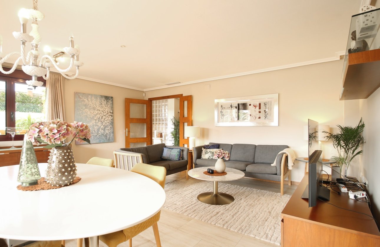 Resale - Villa -
Torrevieja - Costa Blanca