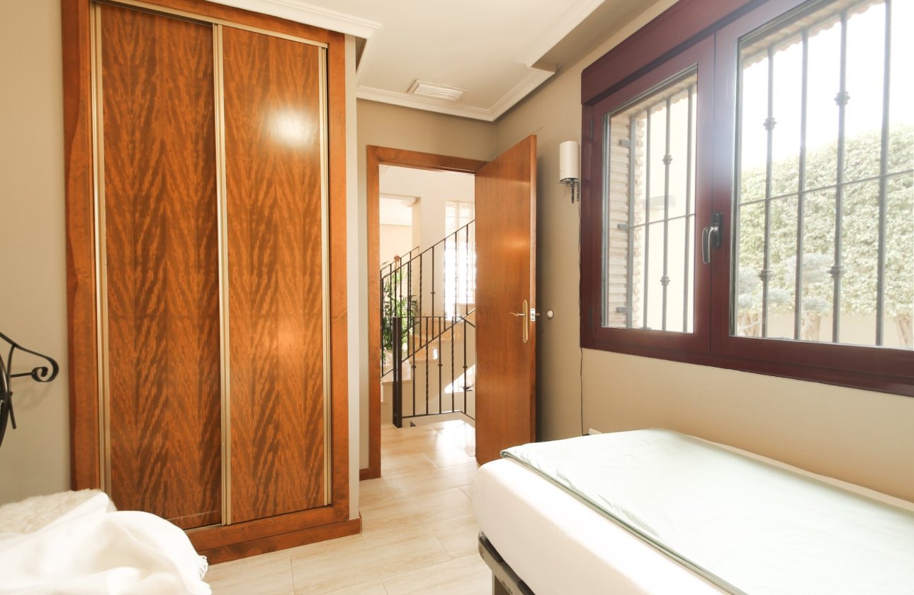 Resale - Villa -
Torrevieja - Costa Blanca