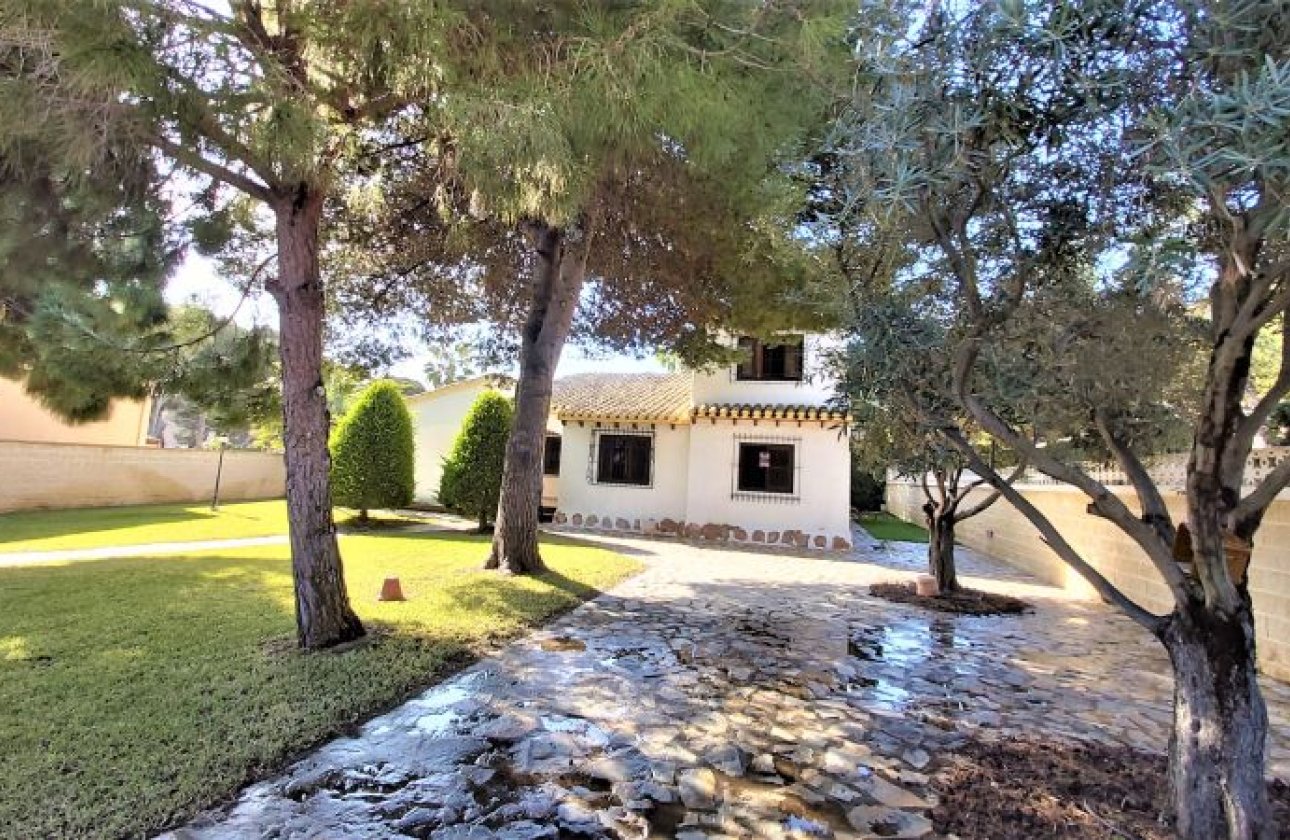 Resale - Villa -
Torrevieja - Costa Blanca