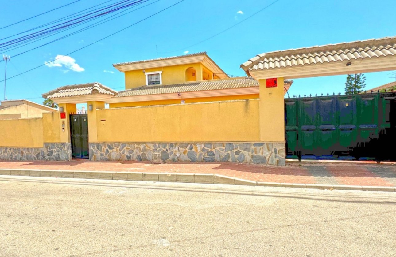 Resale - Villa -
Torrevieja - Costa Blanca