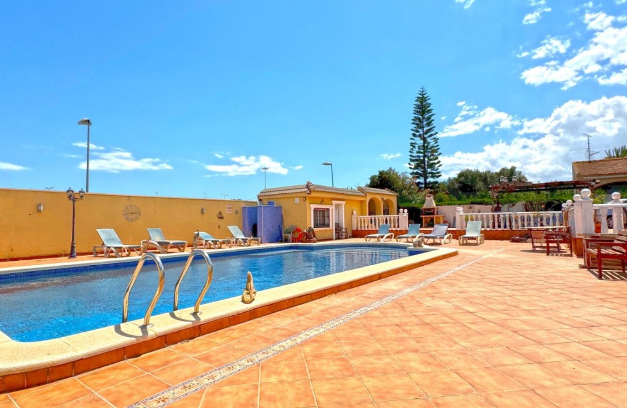 Resale - Villa -
Torrevieja - Costa Blanca
