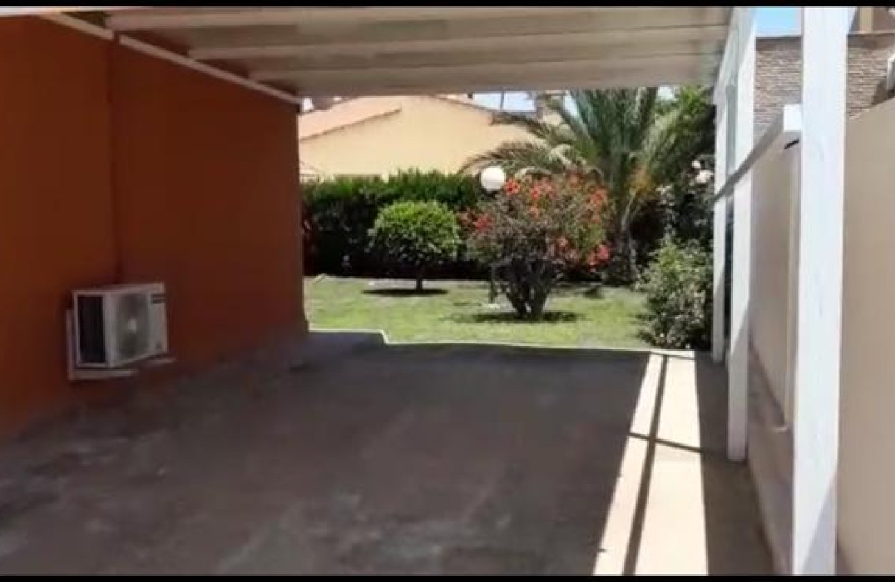 Resale - Villa -
Torrevieja - Costa Blanca