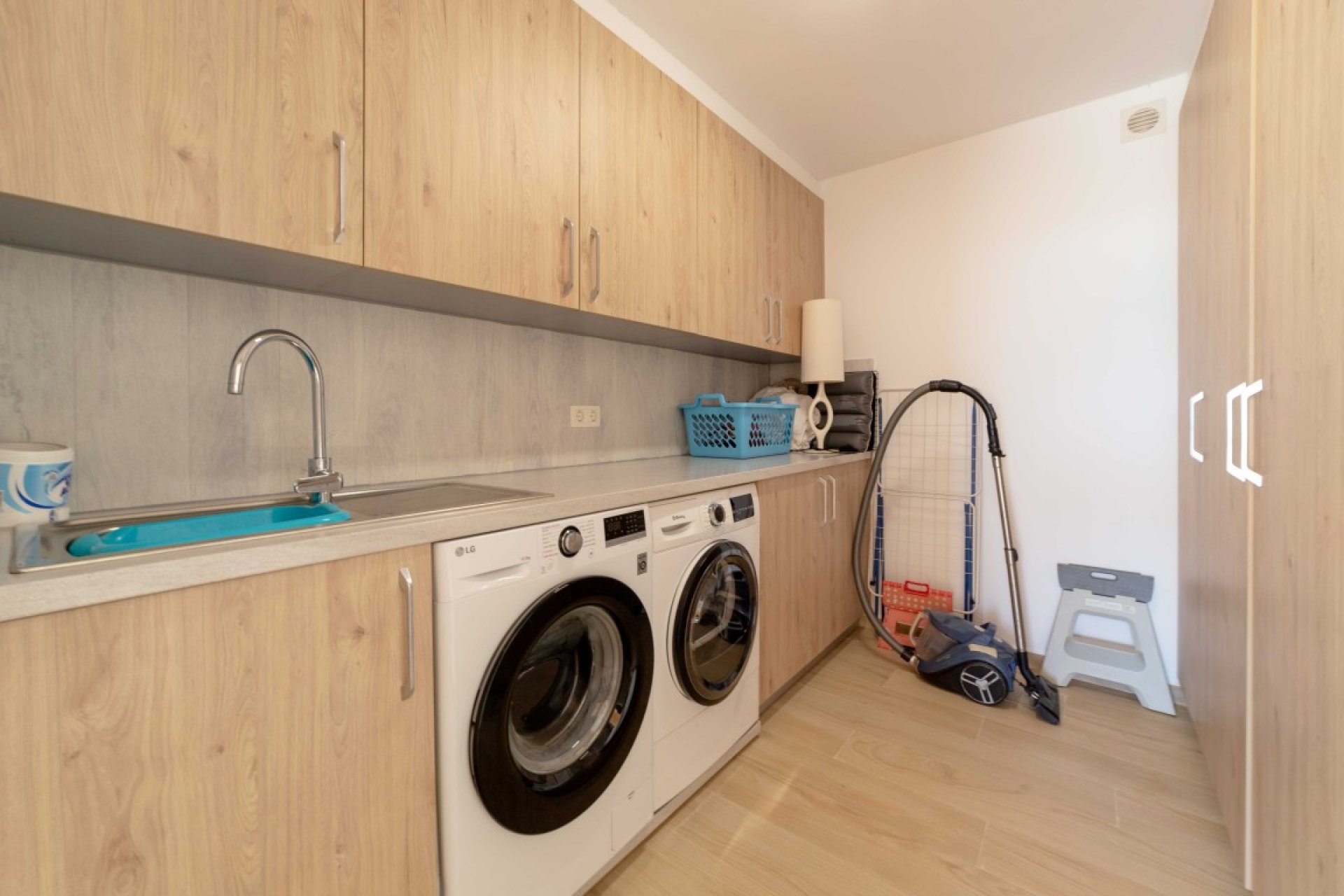 Resale - Villa -
Torrevieja - Costa Blanca