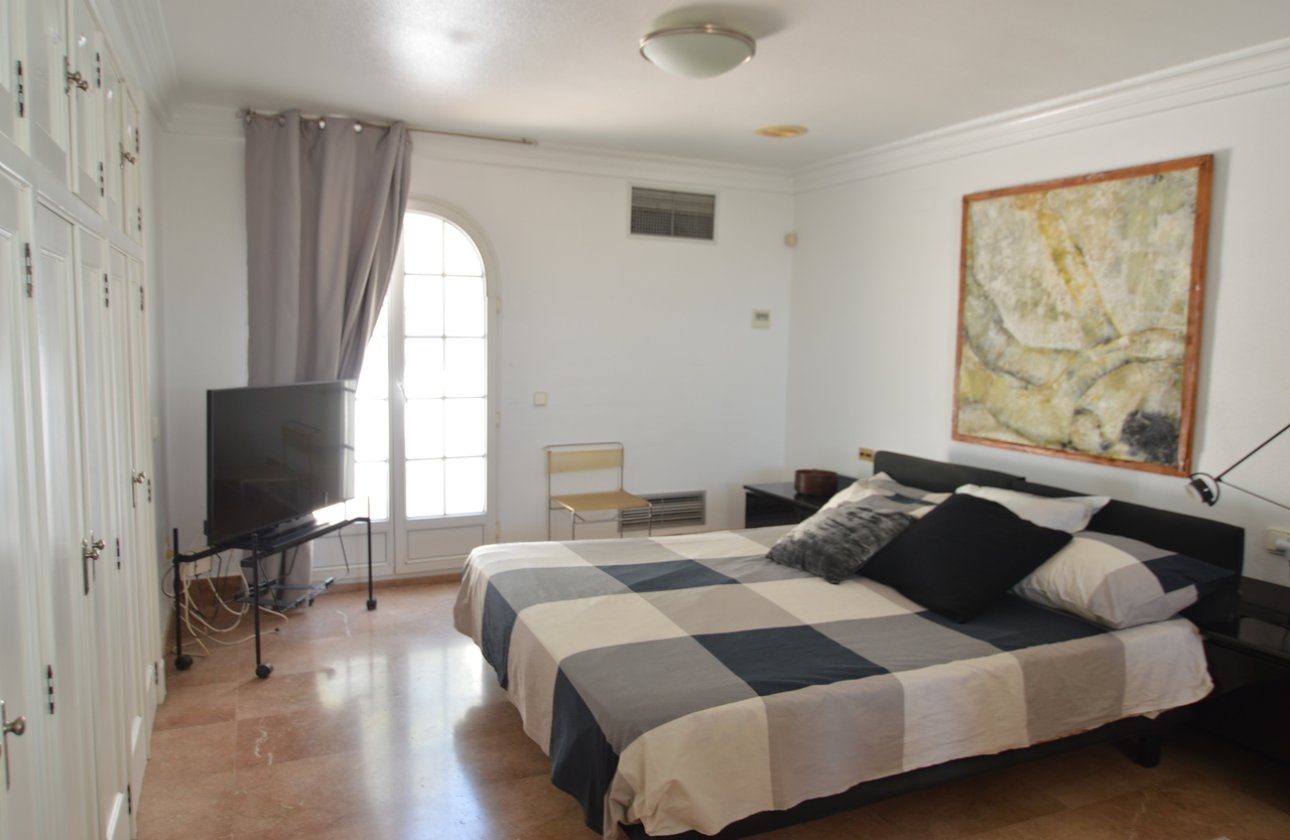 Resale - Villa -
Torrevieja - Costa Blanca