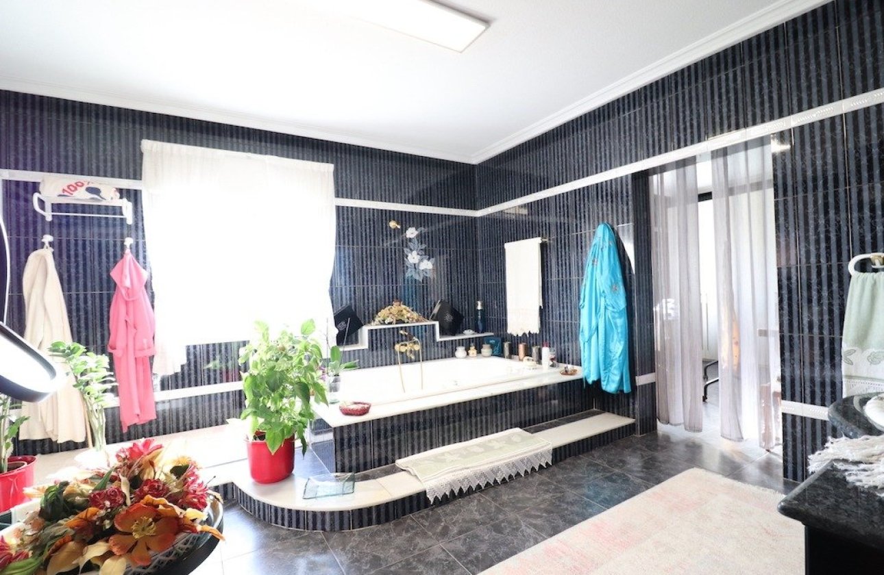 Resale - Villa -
Torrevieja - Costa Blanca