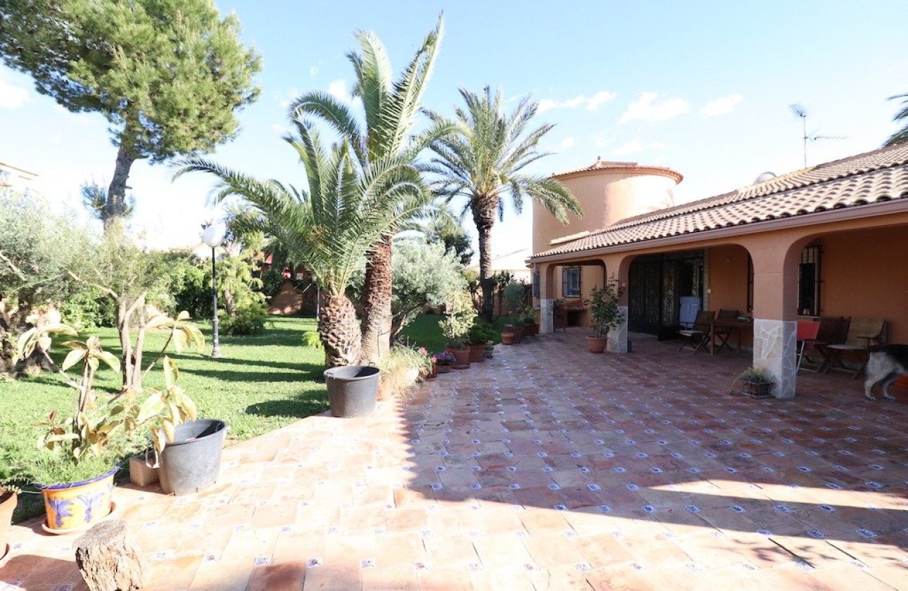 Resale - Villa -
Torrevieja - Costa Blanca