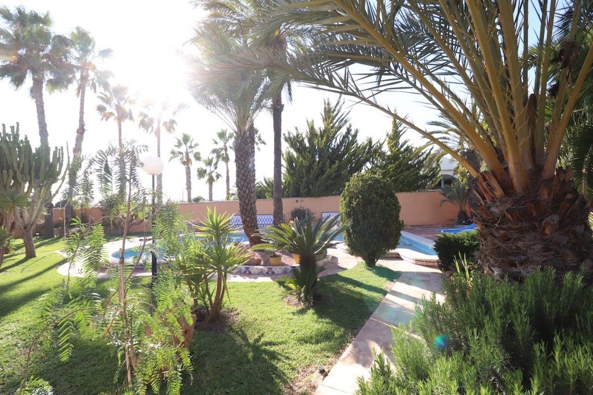 Resale - Villa -
Torrevieja - Costa Blanca